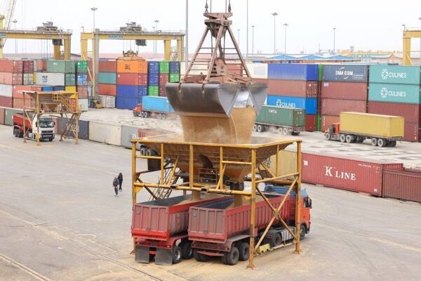 ثبت ۴۶۶ هزار سفر ناوگان حمل‌ونقل کالا در پایانه بار بندر
امام خمینی (ره) طی سال جاری