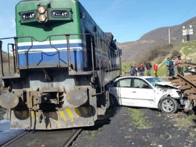 جزئیات وحشتناک از برخورد قطار با خودرو در ایستگاه راه‌آهن شازند