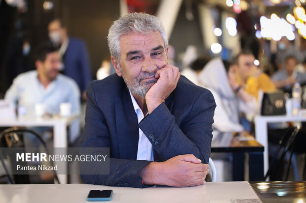 جعفر دهقان تجلیل شد؛ هنرمندی با کارنامهای غنی اما به دور از منیت