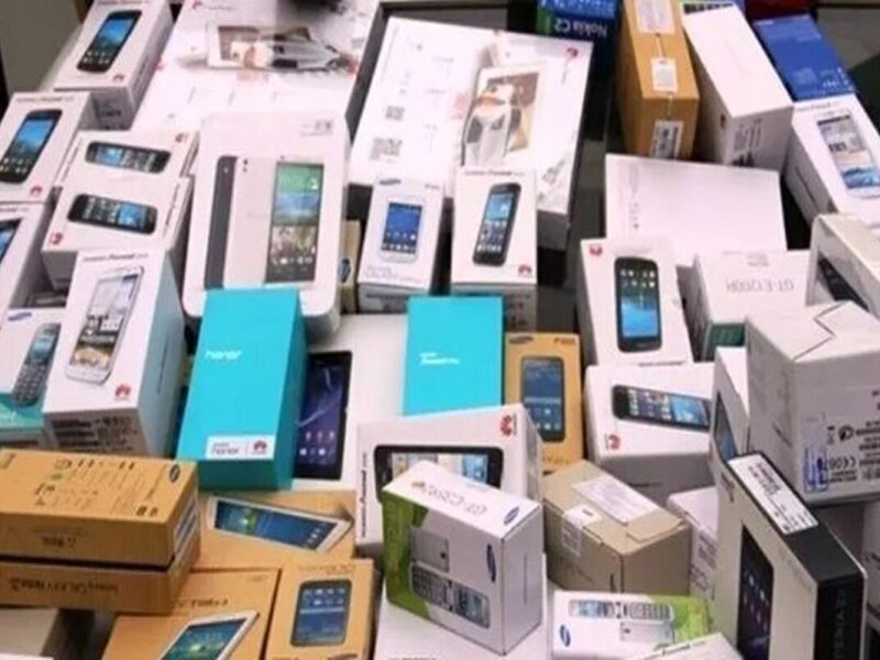 حقوق گمرکی واردات گوشی‌های لوکس در بودجه ۱۴۰۵ اعلام شد
