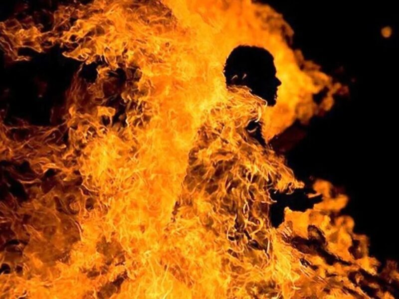 خودسوزی یک مرد مقابل دادگستری کرج/ علت حادثه چه بود، پرونده مهریه‌ یا دعوای ملکی؟