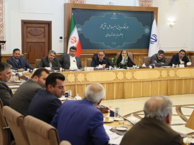 دستور وزیر راه و شهرسازی برای تعیین تکلیف بیمه رانندگان و
سهمیه سوخت ناوگان حمل‌ونقل عمومی 