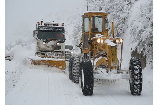 راهداری زمستانی؛ پیشانی خدمت رسانی صادقانه راهداران در گردنه
های مازندران
