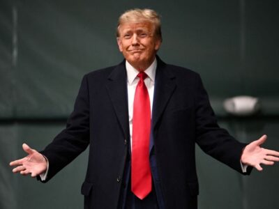 رشوه کلان ترامپ به زن مرموز برای حق‌السکوت / جرم جفری اپستین و ترامپ چیست؟ + عکس