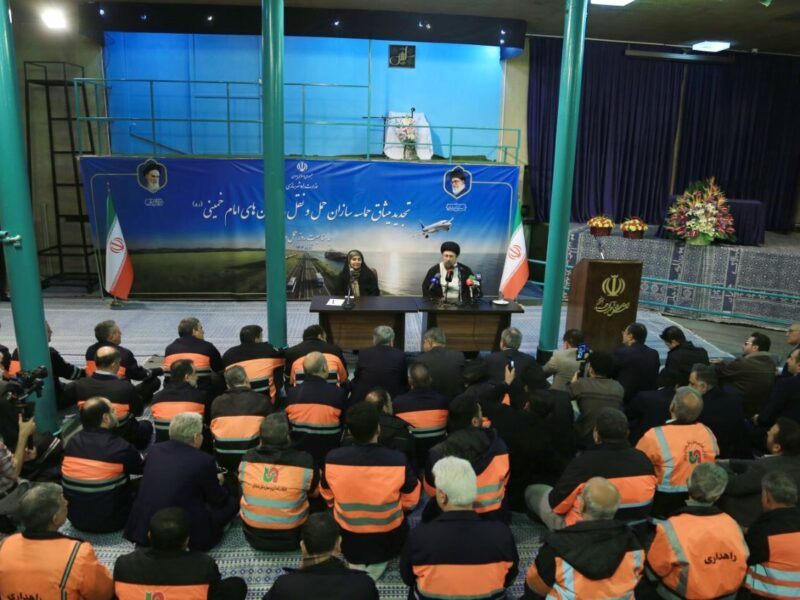 سید حسن خمینی: کسانی‌ که‌ نقش‌ دولت‌ در جنگ ۱۲ روزه‌ را
کمرنگ جلوه دادند بی انصافی کردند/ باور کنیم که حکومت‌ از آن‌ مردم‌
است