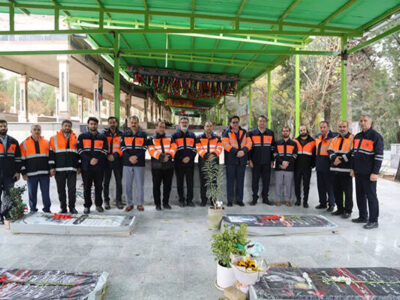 عطر افشانی گلزار شهدا توسط پرسنل راهداری و حمل و نقل جاده‌ای
لرستان