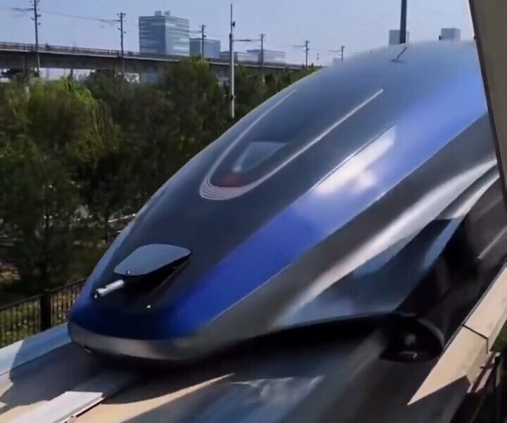 قطار مغناطیسی چین با سرعت ۶۰۰ کیلومتر در ساعت بالاخره حرکت کرد!