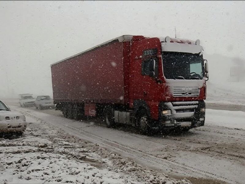 ممنوعیت تردد تریلی و کشنده در محورهای دیواندره
کردستان