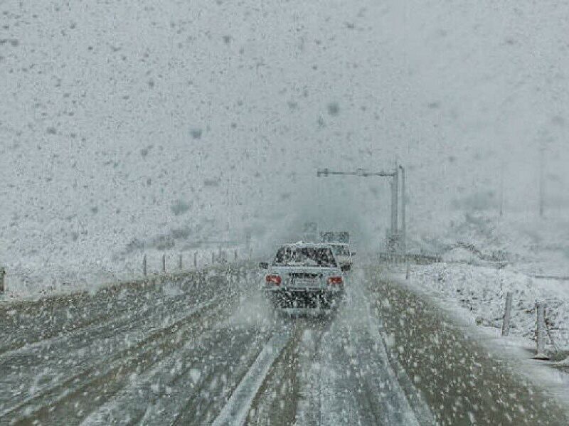 هشدار راهداری درباره برف و باران در مسیرهای کوهستانی
فارس