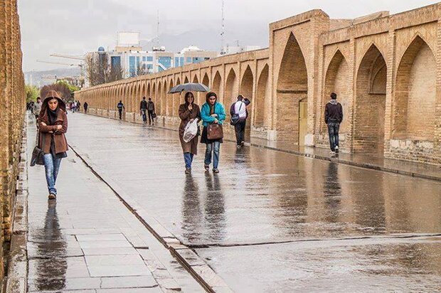 هوای اصفهان بارانی و قابل قبول است؛ شاخص قهجاورستان بر مدار بنفش