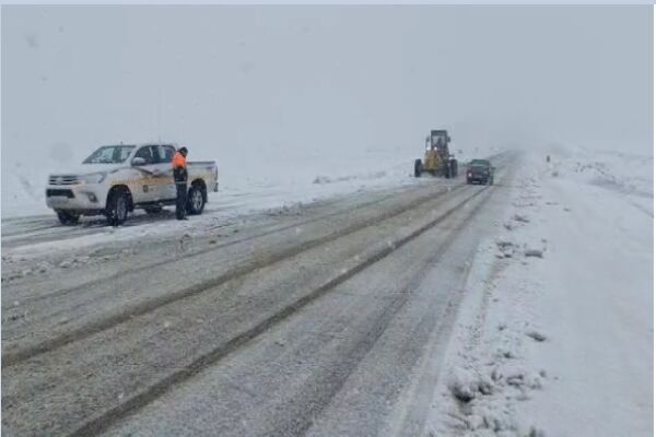 ویدئو | اجرای عملیات برف‌روبی در گردنه خسرو آباد محور سنقر و
کلیایی به همدان توسط راهداران استان کرمانشاه