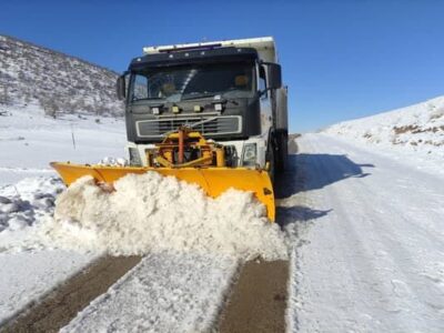ویدئو | اجرای عملیات برفروبی و نمک پاشی در محورهای مواصلاتی
استان ایلام با تلاش بی وقفه عوامل راهداری