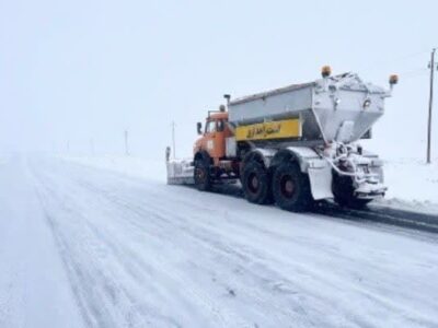 ویدئو| برفروبی محور خمین-الیگودرز توسط راهداران
مرکزی
