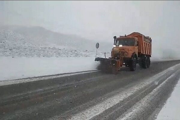 ویدئو| برف‌روبی محور گرمه – چمن‌بید توسط راهداران شهرستان
گرمه استان خراسان شمالی