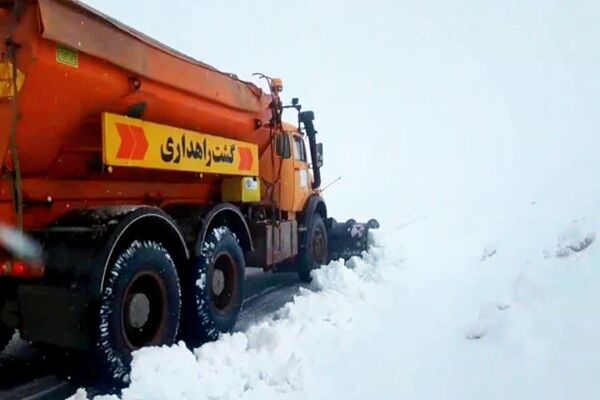 ویدئو| برفروبی و نمکپاشی محور کمیجان – ساروق استان
مرکزی