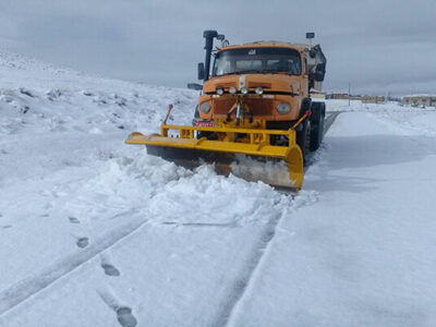 ویدئو| تلاش راهداران خنداب برای برف‌روبی ارتفاعات
شهرستان