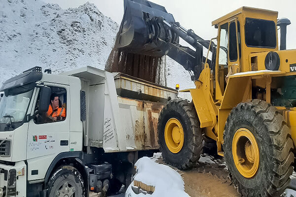 ویدئو| جاده‌های تفت در تسخیر اراده راهداران/ ۱۵۰ کیلومتر
برف، صفر کیلومتر مسدودی