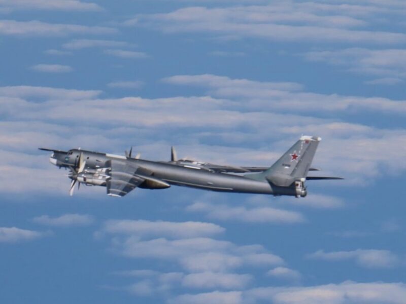 پرواز هشت ساعته بمبافکنهای هستهای روسیه و چین در نزدیکی ژاپن