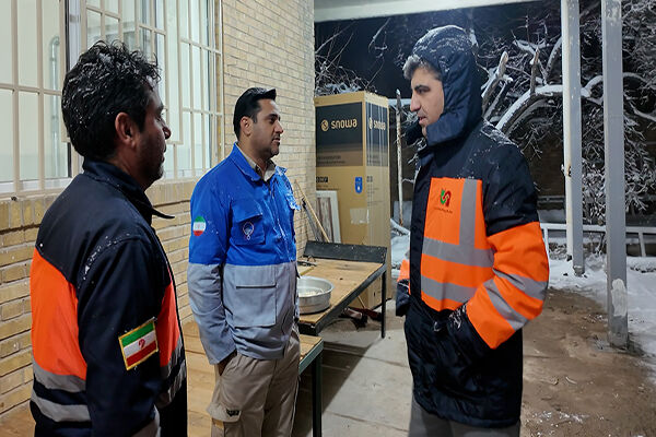 ۵۲۳۴ کیلومتر برف روبی توسط فاتحان گردنه های برفی در ۵ روز/
سقف ایمن ۲۳ پایگاه راهداری برای بیش از ۹۰۰ هموطن در راه
مانده