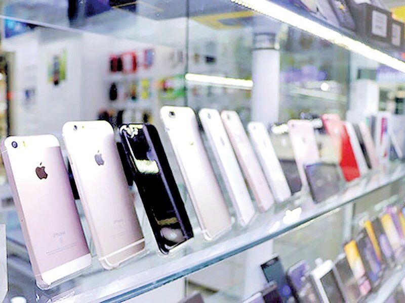 ۶.۴ میلیون دستگاه گوشی موبایل وارد کشور شد/ گمرک خبر داد