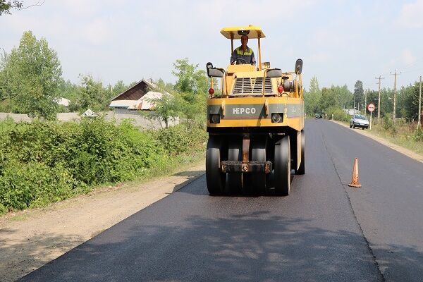 اجرای ۳ پروژه روکش آسفالت گرم به طول ۷.۷ کیلومتر در محورهای
شهرستان درگز