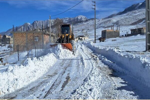 بارش برف و باران جاده های گلستان را لغزنده کرده است