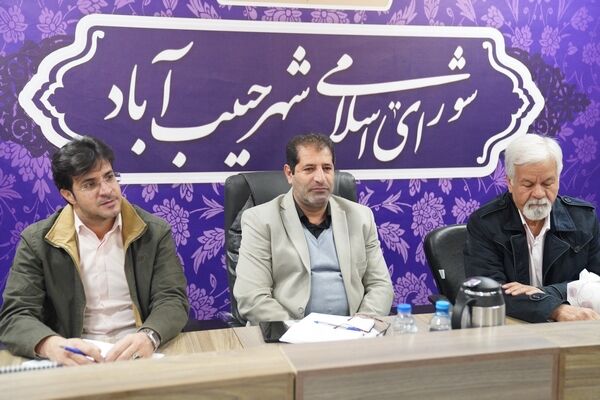 ببینید|بررسی مسائل راه، شهرسازی و مسکن شهر حبیب‌آباد با حضور
مدیر کل راه و شهرسازی استان اصفهان