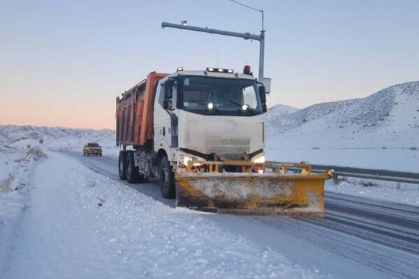 برفروبی بیش از ۱۰ هزار کیلومتر باند از راههای خراسان
شمالی