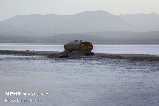 ریزگرد دریاچه نمک اصفهان را تهدید می‌کند؛ توقف پروژه شهرک شیمیایی