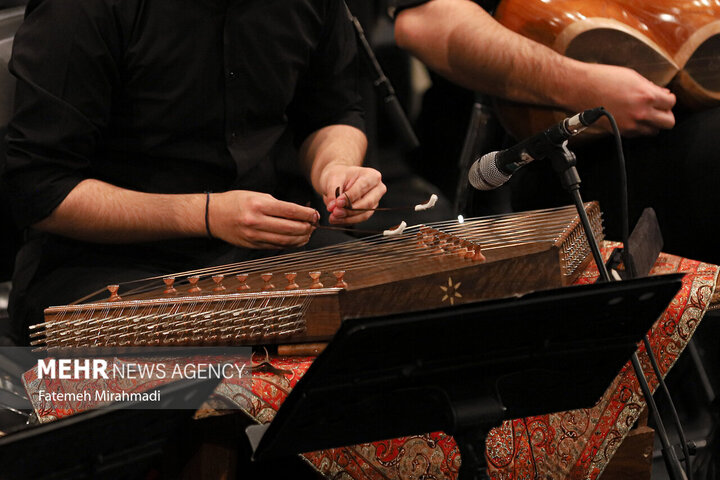 شنیدن صدای سازهای ایرانی جوانان ایرانی در یک کنسرت ویژه