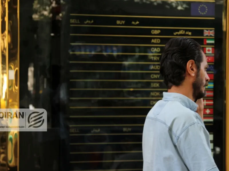 قیمت دلار ۳ کانال بالا رفت | قیمت روی ۱۳۷۳۲۰ تومان بسته شد