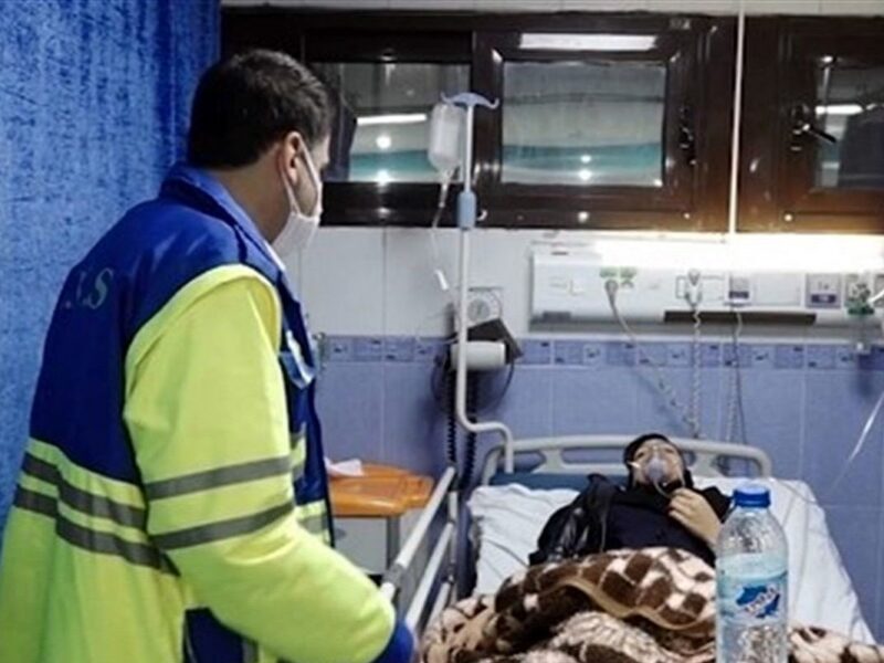 مسمومیت جمعی در زنجان/ معتکفان به بیمارستان منتقل شدند