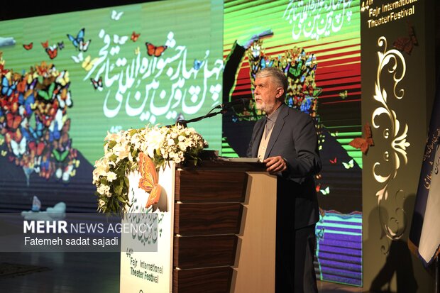 وزیر فرهنگ و ارشاد اسلامی: هنر تئاتر به روایت حقیقت کمک می‌کند