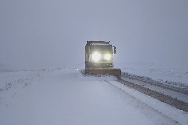ویدئو | اجرای عملیات برف‌روبی و نمک‌پاشی محور روستایی درتوم
– گریوان، توسط راهداران شهرستان بجنورد استان خراسان شمالی