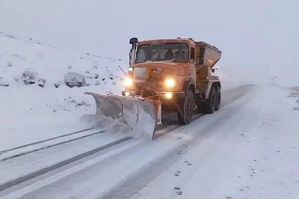 ویدئو | اجرای عملیات برف‌روبی و نمک‌پاشی محور سنخواست –
بجنورد توسط راهداران شهرستان جاجرم استان خراسان شمالی