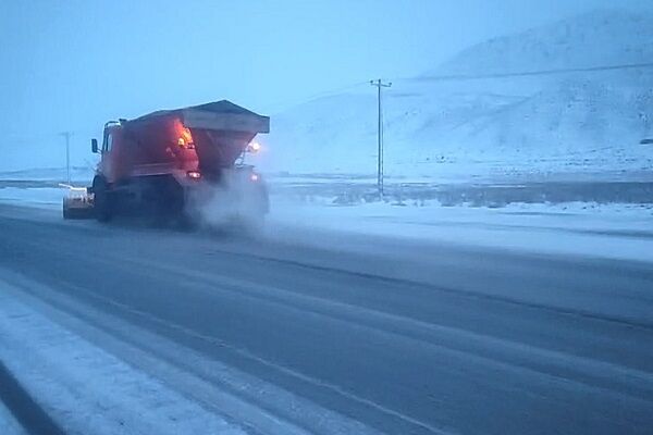 ویدئو | اجرای عملیات برف‌روبی و نمک‌پاشی محور اصلی جنگل
گلستان – چمن بید توسط راهداران شهرستان گرمه در استان خراسان
شمالی