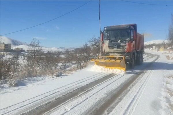 ویدئو | عملیات برفروبی و نمکپاشی محور اسفراین – بام محدوده
روستای اسفید در شمالی