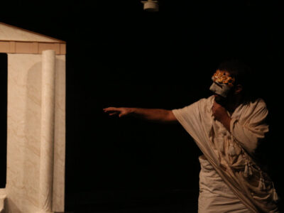 کارگردانی که تبدیل به دلقک شد؛ گفتند از پس اجرای این نمایش برنمیآیی!