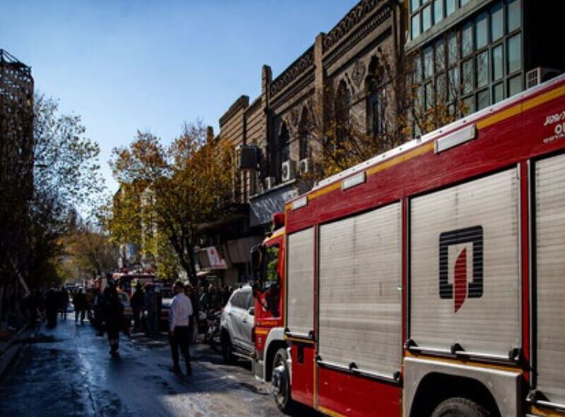 آتش‌سوزی هولناک در لاله‌زار / اعزام آتش نشانان از ۴ ایستگاه آتش‌نشانی