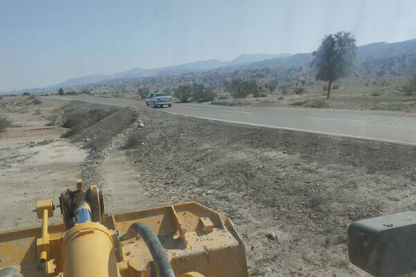 ایجاد پد خاکی دهانه پل بندر خمیر(هرمزگان) اجرا شد