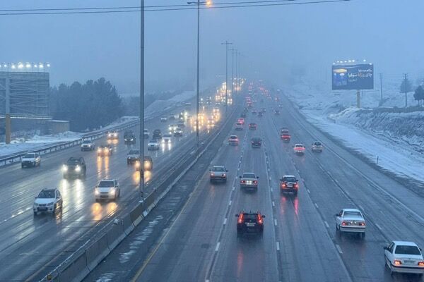 بارش برف و باران جاده‌های ۹ استان کشور را فراگرفته
است