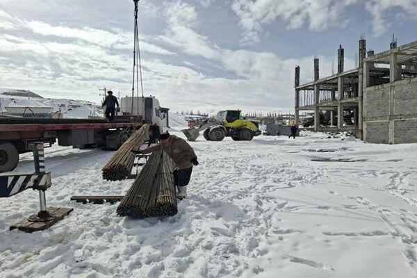 ببینید | اجرای عملیات ساخت پروژه های نهضت ملی مسکن شهر
کرمانشاه در روزهای برفی