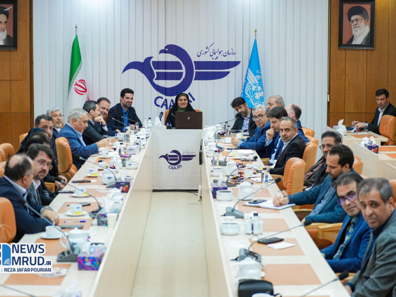 ببینید | نشست وزیر راه و شهرسازی با رئیس، معاونین و مدیران
کل سازمان هواپیمایی کشوری ‌