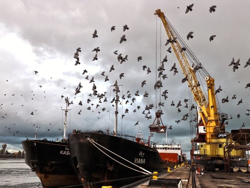 تخلیه و بارگیری ۱.۶ میلیون تن کالا در ۱۰ ماهه ۱۴۰۴ در بندر
انزلی