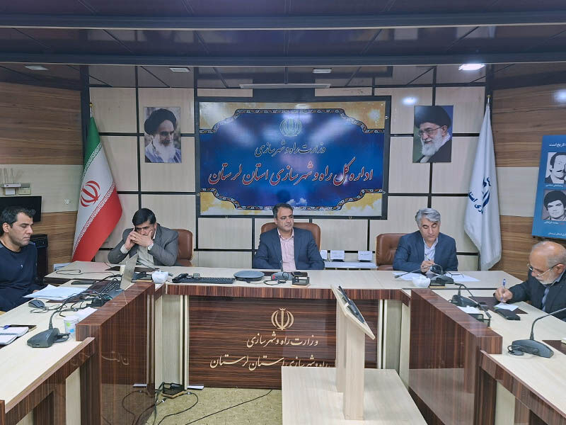 نشست مشترک راه و شهرسازی لرستان و انبوه سازان برای تسریع در
اجرای پروژه‌های مسکن استیجاری