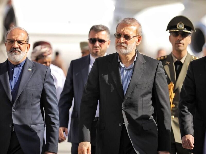 چرا دیدار علی لاریجانی با سلطان عمان ۳ ساعت طول کشید؟ / آیا لاریجانی حامل پاسخ ایران بود؟