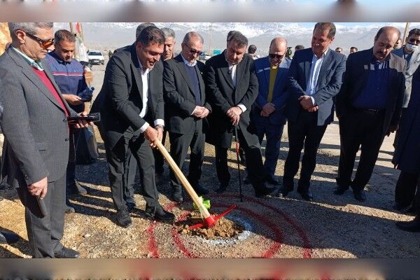 کلنگ‌زنی ۳ کیلومتر از محور اصفهان–یاسوج–بابا میدان در دومین
روز دهه فجر در کهگیلویه و بویراحمد