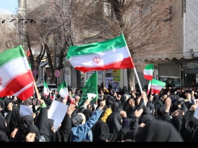 حماسه بیعت در خرم‌آباد؛ رقص پرچم‌ها و فریاد خونخواهی پدر