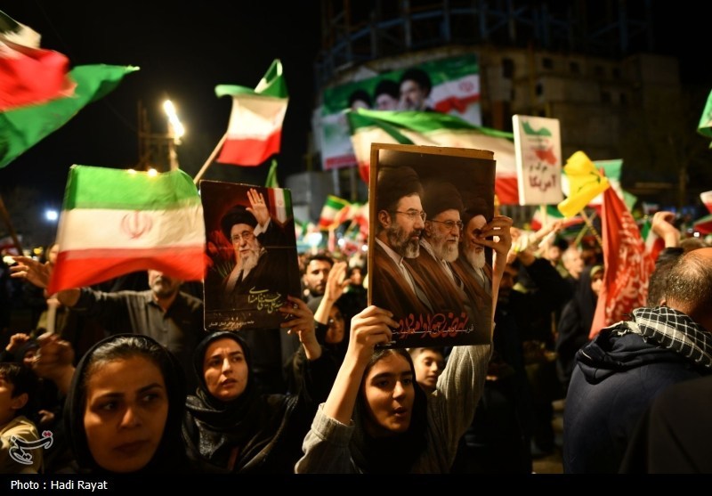 هنرمندان این روزها میدان‌داری کنند/حفظ انسجام در جامعه ضروری لست