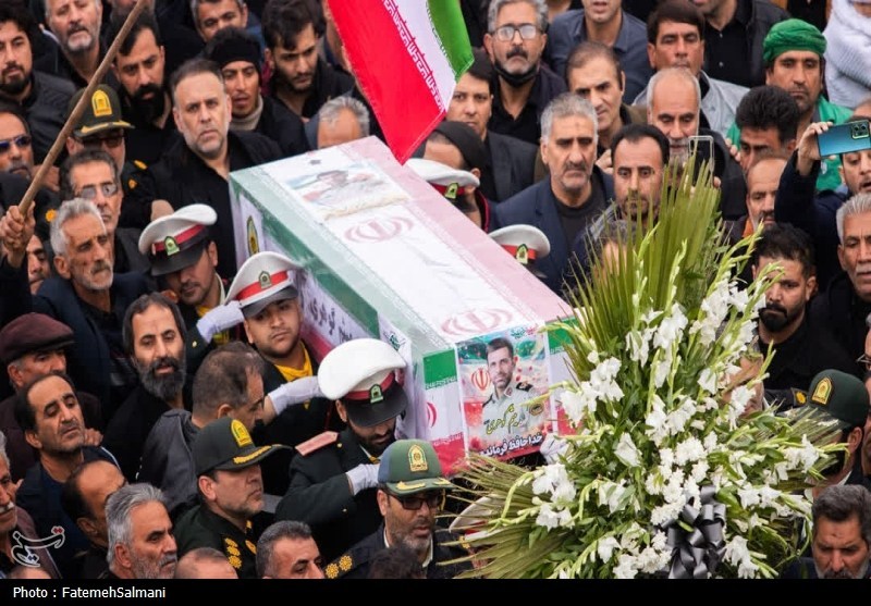 وداع حماسی دارالشهدا آران و بیدگل با شهید میثم گوهری‌آرانی+تصاویر